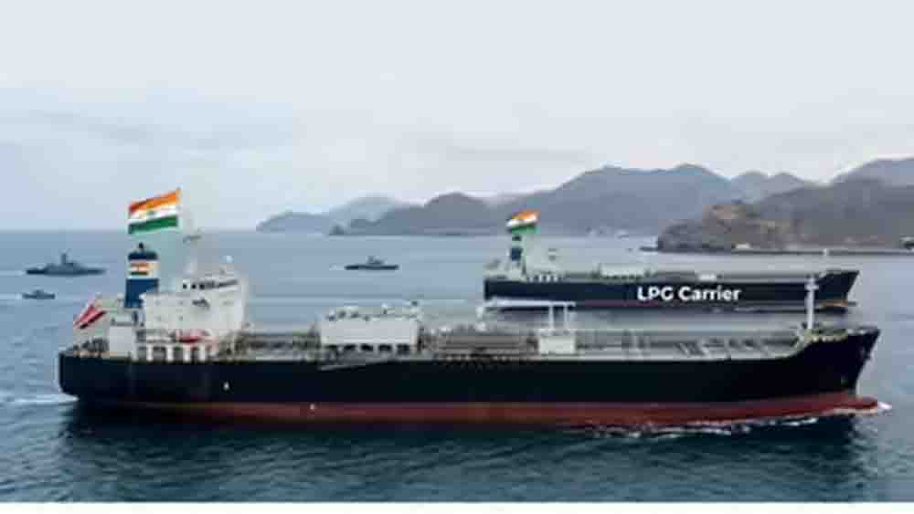 अमेरिका-ईरान तनाव के बीच होर्मुज बना केंद्र, वैश्विक तेल आपूर्ति पर टिकी नजरें