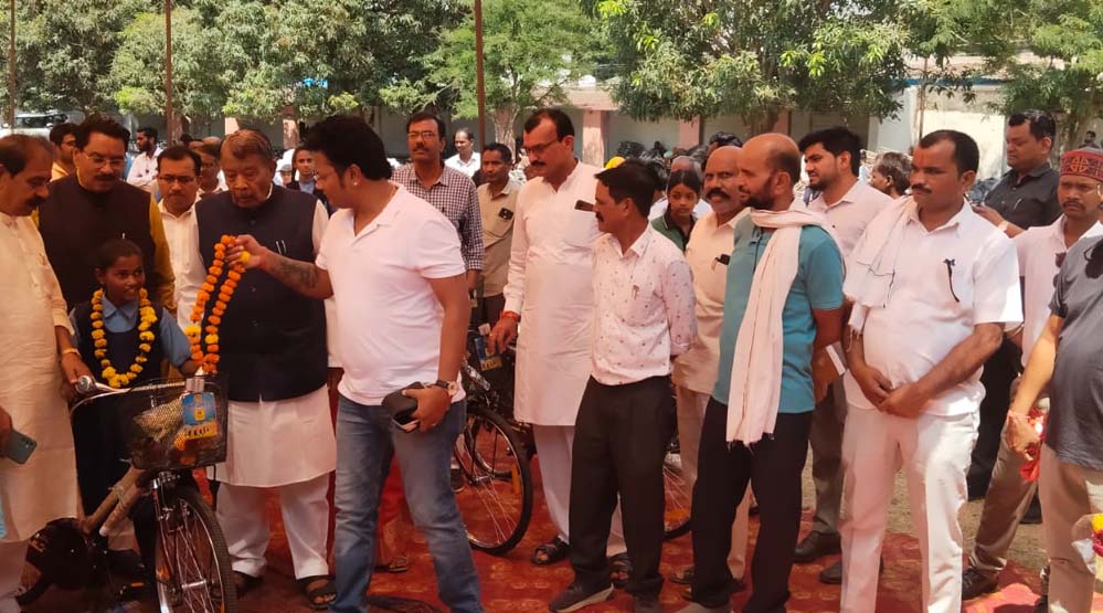 शैक्षणिक सत्र के द्वितीय दिवस भी शासकीय विद्यालयों में ‘प्रवेश उत्सव’ का हुआ आयोजन