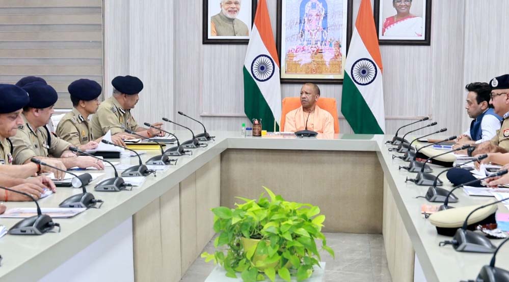 योगी सरकार का बड़ा कदम: कालाबाजारी पर प्रहार, 233 एफआईआर की गई दर्ज