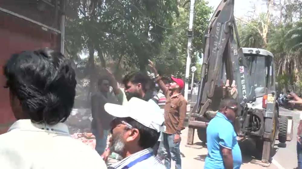 347 अवैध निर्माणों पर कड़ी कार्रवाई, बड़े तालाब के किनारे बुलडोजर का एक्शन