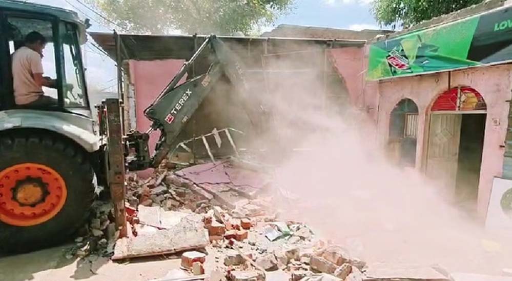 “भोपाल में बड़ा तालाब के किनारे बुलडोजर की कार्रवाई, 9 दुकानों को जमींदोज किया, 347 दुकानों पर होगी कार्रवाई