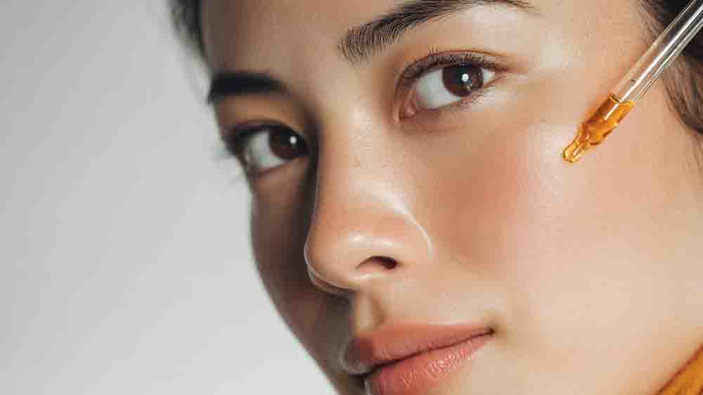 महंगे कॉस्मेटिक्स को कहें अलविदा, घर पर इन 4 चीजों से बनाएं शुद्ध विटामिन C सीरम