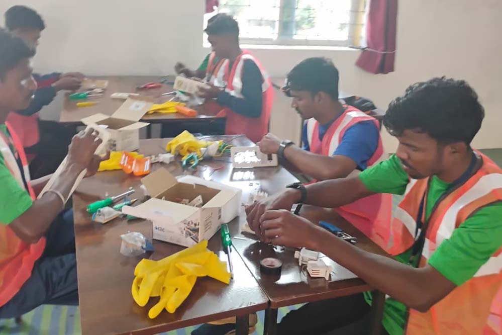 उत्तर बस्तर कांकेर: कभी बंदूक थामने वाले माओवादी अब सीख रहे हुनर, विशेष लेख