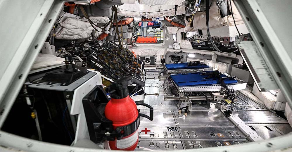 अंतरिक्ष में 192 करोड़ का टॉयलेट जाम, चंद्रमा से लौटते 4 यात्री मुश्किल में फंसे