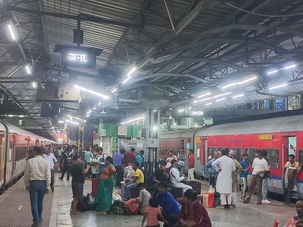 ट्रेन यात्रियों के लिए खुशखबरी! 11 स्पेशल ट्रेनें चलेंगी, डेढ़ लाख सीटें होंगी कंफर्म