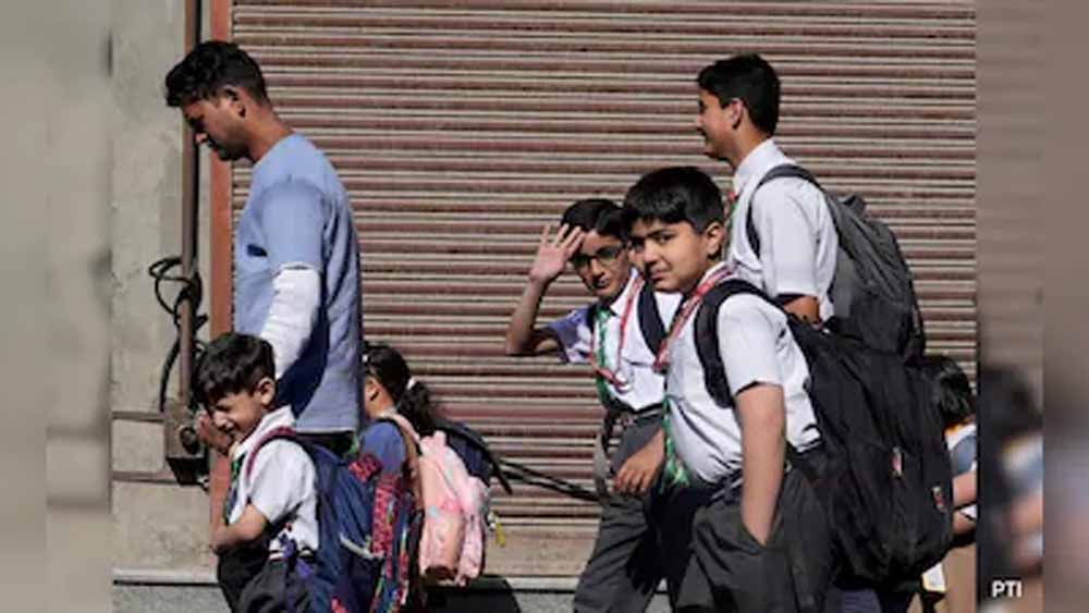 ड्रेस और कोर्स विवाद पर एक्शन: प्राइवेट स्कूलों की जांच के लिए 5 सदस्यीय टीम तैयार