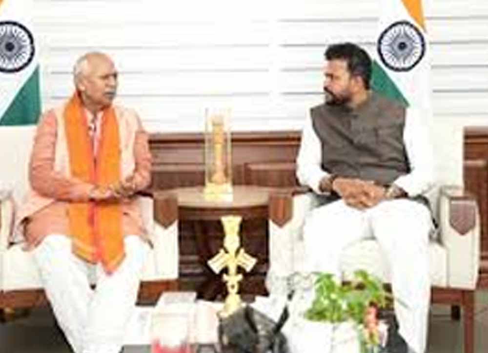 सांसद चिंतामणि ने केंद्रीय मंत्री से की चर्चा, अम्बिकापुर हवाई सेवा की शुरुआत पर दी शुभकामनाएँ