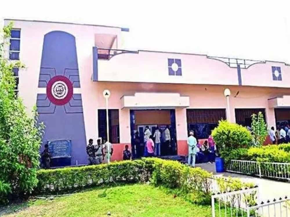 बस्तर परिवहन संघ के चुनाव में जीत की खुशी, ‘अपना पैनल’ ने पूरी बेंच जीती