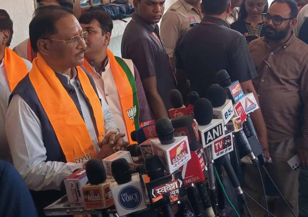 मुख्यमंत्री साय ने स्थापना दिवस पर किया ध्वजारोहण, अटल जी के विज़न को आगे बढ़ाने का संकल्प लिया