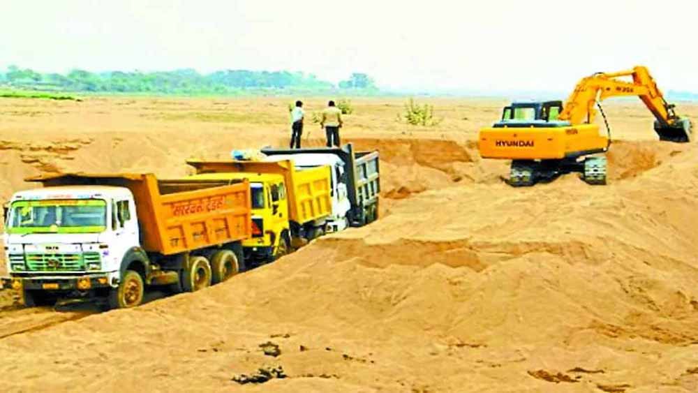 प्रशासन का बड़ा एक्शन: रेत परिवहन में अवैध वसूली पर ग्राम समिति के पदाधिकारियों पर FIR