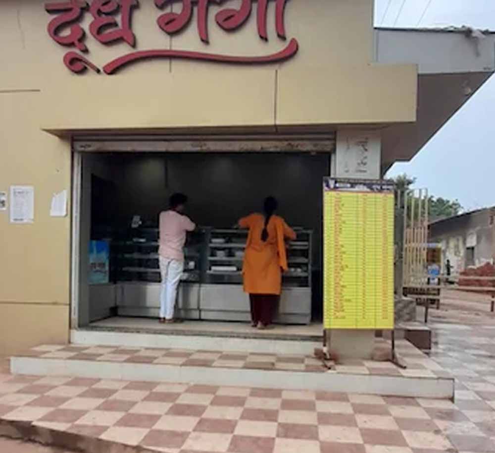 स्वास्थ्य से खिलवाड़ पड़ा भारी: गंदगी के चलते ‘दूध गंगा डेयरी’ बंद करने के निर्देश