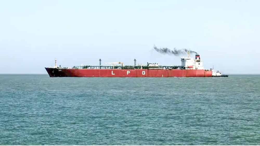 होर्मुज में भारत की स्मार्ट रणनीति: 8 जहाज निकले सुरक्षित, चीन के दर्जनों टैंकर अब भी फंसे