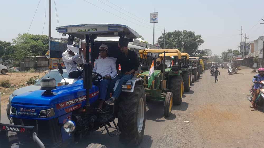 पीएम मोदी नहीं, अमेरिकी राष्ट्रपति को ज्ञापन; हरदा में 10 हजार किसानों का ट्रैक्टर मार्च, MSP पर अड़े