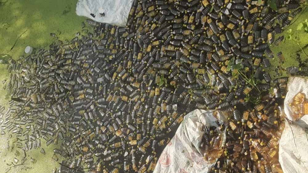 मुरैना जिले में नाला बोतलों से भरा, देखकर सबकी उड़ गई होश