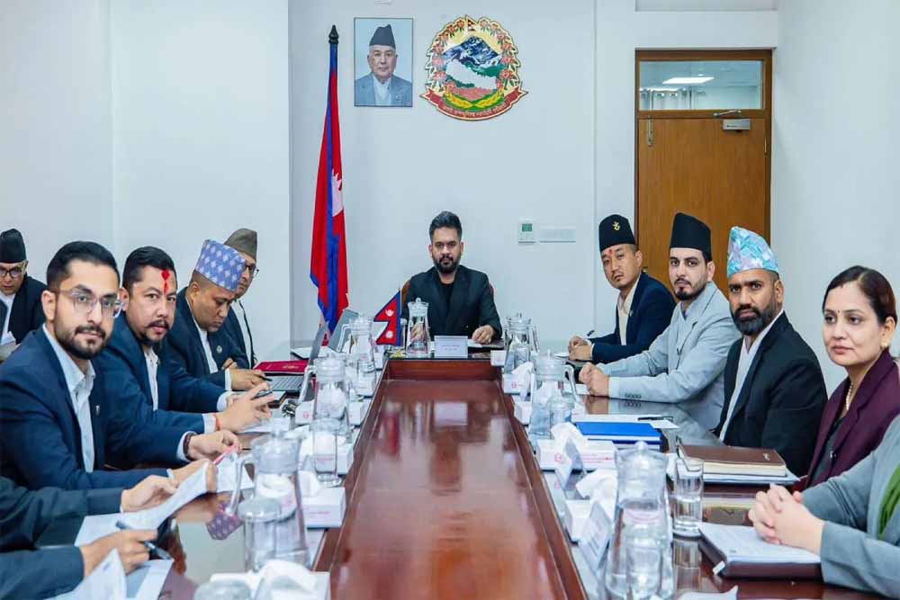 नेपाल की जनता को झटका: संकट के कारण सरकार ने हफ्ते में दो दिन छुट्टी की घोषणा