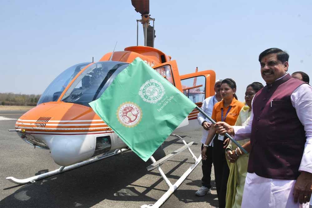 मुख्यमंत्री यादव बोले  – पीएमश्री हेली सेवा के रूप में ओरछा के लिए शुरू की गई पुष्पक विमान की व्यवस्था