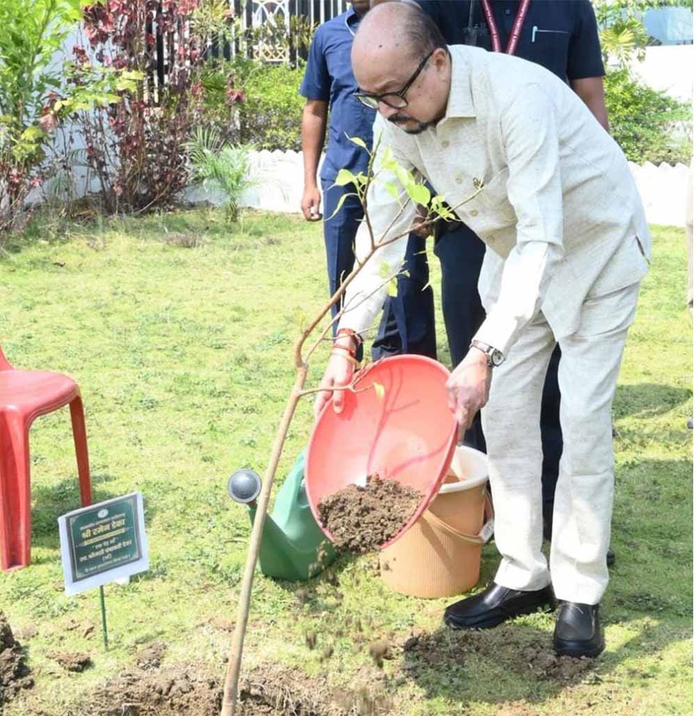 रेडक्रॉस टीम ने राज्यपाल से की मुलाकात, जनसेवा गतिविधियों पर हुई सकारात्मक बातचीत