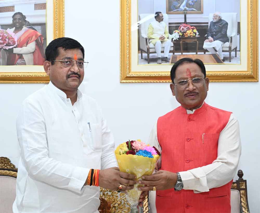 मुख्यमंत्री से उत्तरप्रदेश के राज्यमंत्री  रामकेश निषाद ने सौजन्य मुलाकात की