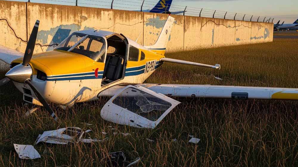 उड़ान के दौरान बड़ा खतरा टला—यूपी में लैंडिंग करते वक्त प्रशिक्षु विमान दुर्घटनाग्रस्त, ट्रेनी पायलट सुरक्षित