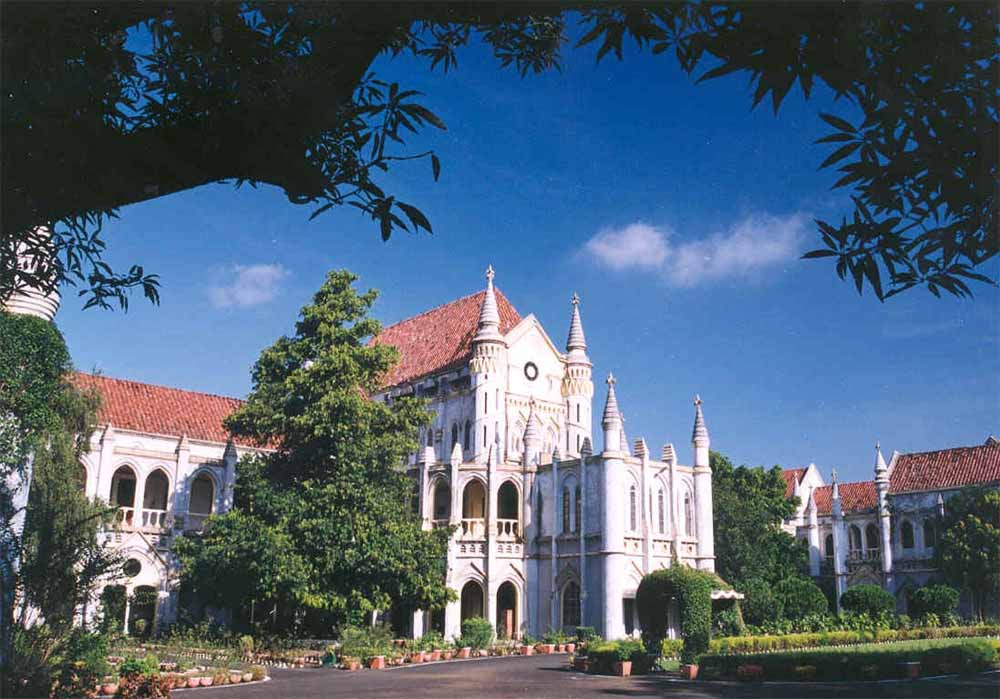 मानदेय कटौती पर कोर्ट सख्त: आंगनबाड़ी कार्यकर्ता-सहायिकाओं को एरियर्स भुगतान का आदेश