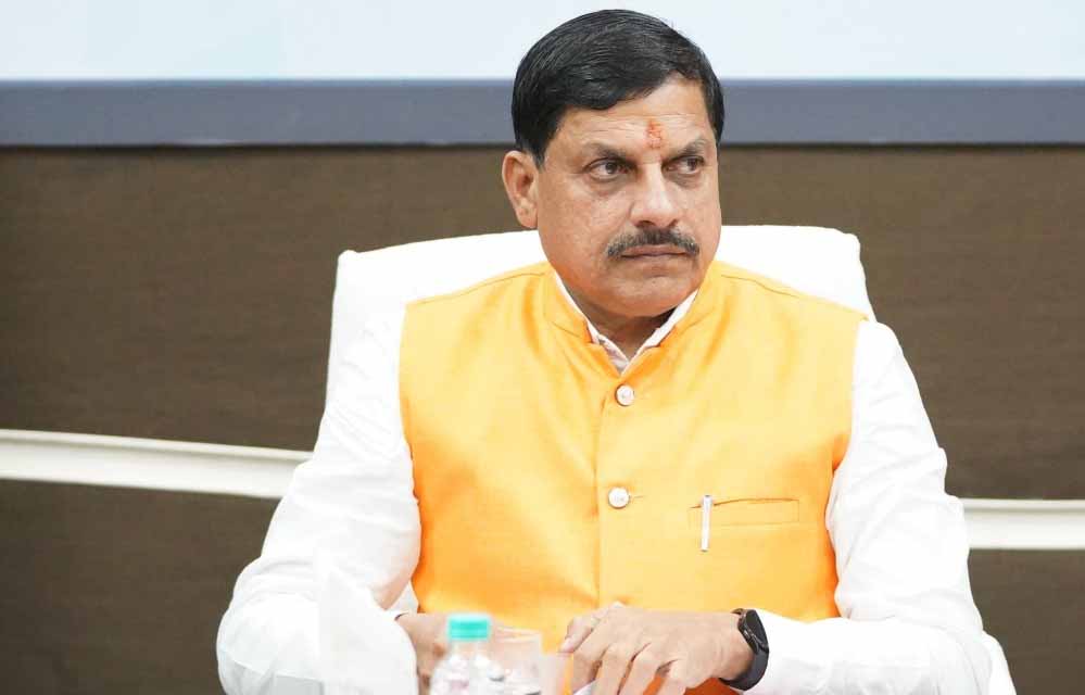 सीएम मोहन यादव का कड़ा विरोध: ‘बड़ी बेशर्मी से कहा नहीं गाऊंगी’, कांग्रेस से मांगा इस्तीफा