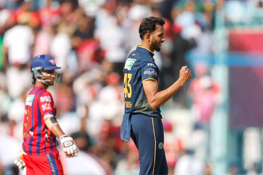 लखनऊ का 165 रन का चुनौतीपूर्ण स्कोर, प्रसिद्ध कृष्णा की घातक गेंदबाज़ी से गुजरात पर दबाव