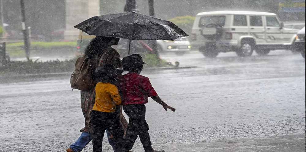 भीषण गर्मी से राहत: अगले 48 घंटे में 18 राज्यों में आंधी और बारिश, पारा गिरेगा