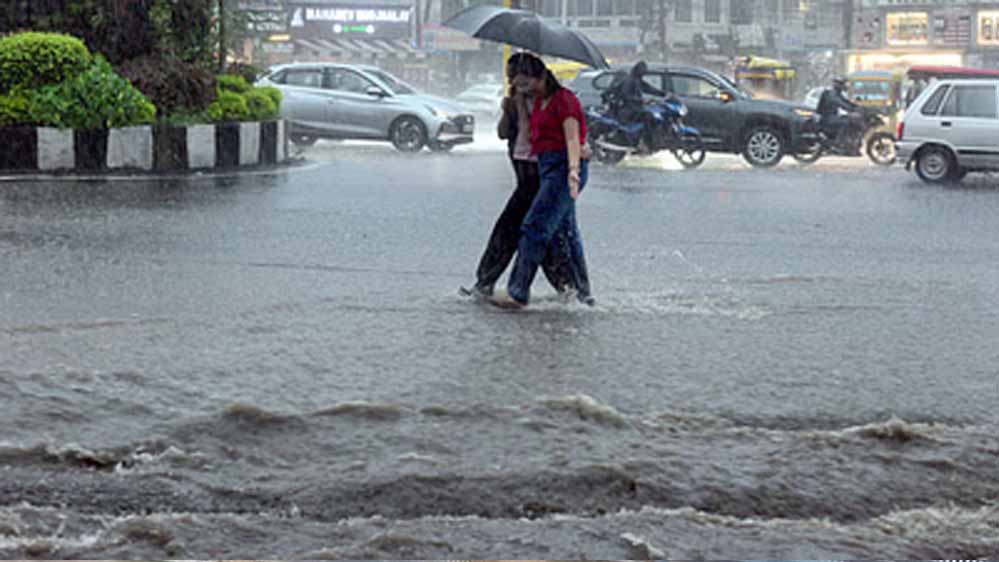 एमपी में मौसम का बिगड़ा मिजाज: 7 जिलों में बारिश, 11 जिलों में अलर्ट, ओलों का अनुमान