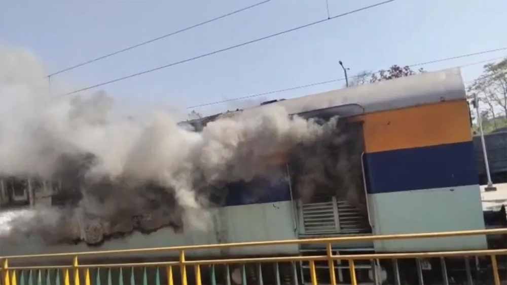 शहडोल में ट्रेन में लगी भीषण आग, ब्यौहारी स्टेशन पर समय रहते टला बड़ा रेल हादसा