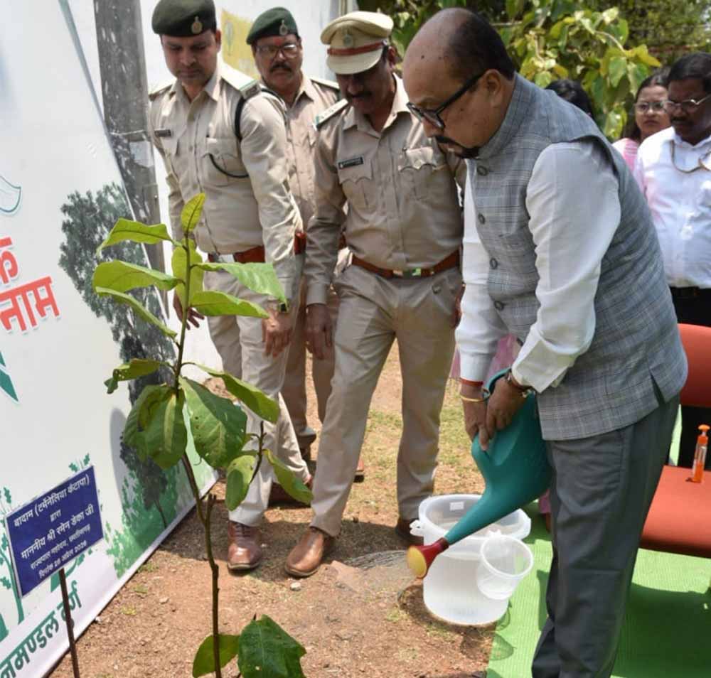 राज्यपाल रमेन डेका ने ब्लॉक स्तरीय प्रशासनिक व्यवस्थाओं का लिया जायजा