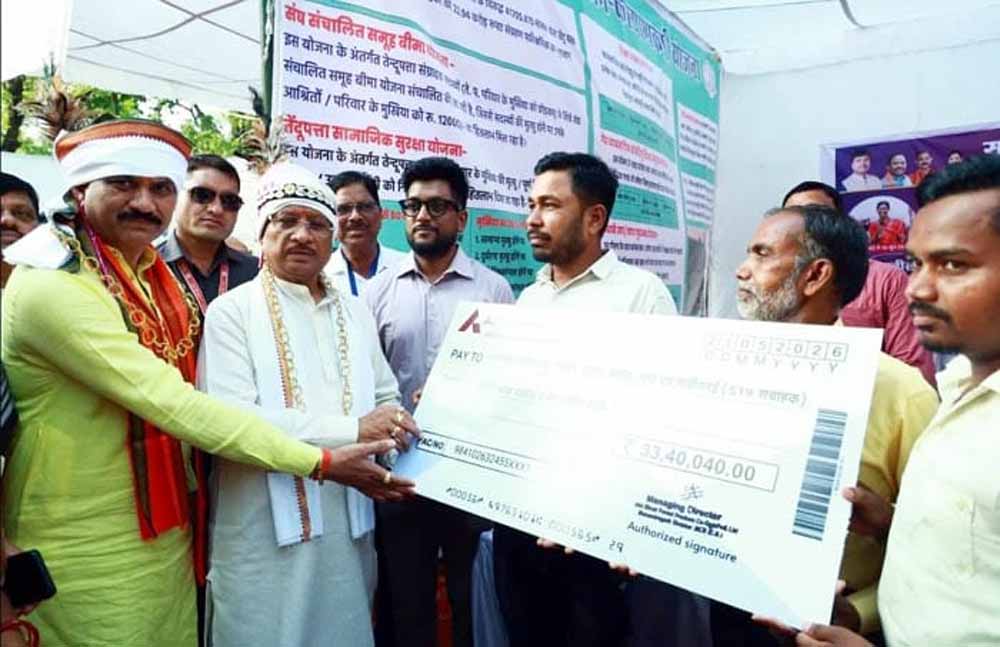 मुख्यमंत्री ने वन विभाग प्रदर्शनी का लिया जायजा, तेंदूपत्ता संग्राहकों के लिए 33.40 लाख रुपये जारी