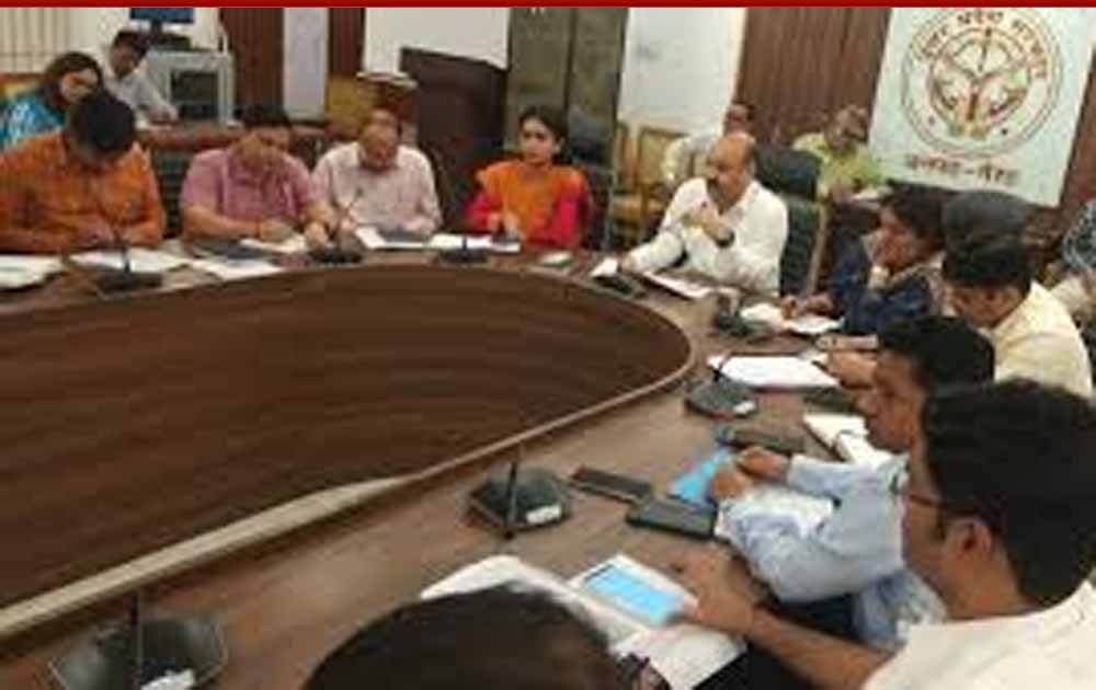Pilibhit में यूरिया बिक्री पर कृषि विभाग सख्त: 35 विक्रेताओं और 9 समितियों को नोटिस