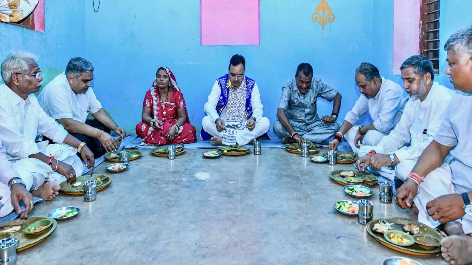 बांसवाड़ा दौरे में मुख्यमंत्री ने किसानों से की बातचीत, जैविक खेती पर दिया जोर