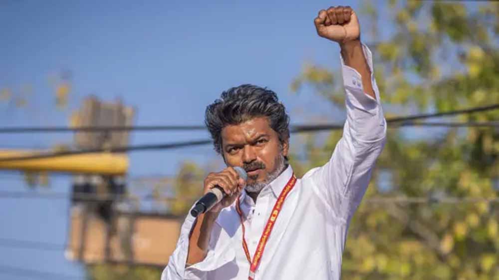 विजय बने मुख्यमंत्री की राह पर: टीवीके को 120 विधायकों का समर्थन, डीएमके-एआईएडीएमके पीछे