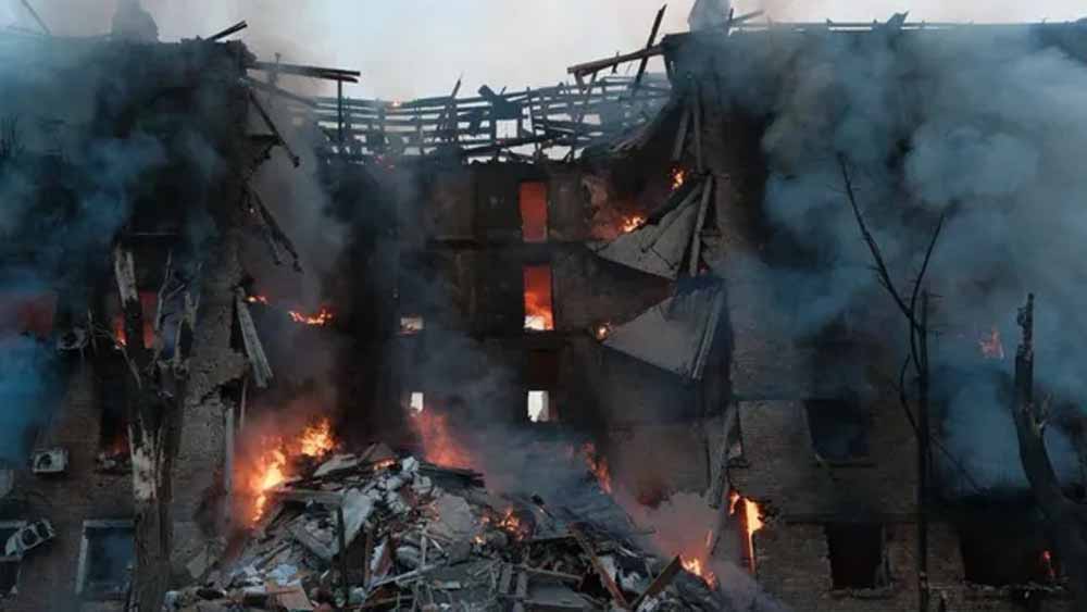 कीव में रातभर धमाके: रूस के भीषण हमले से कई इलाके तबाह, वैश्विक चिंता बढ़ी