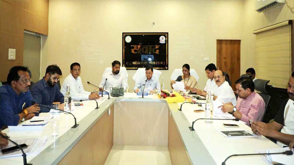 खराब सड़कों पर उद्योग मंत्री सख्त, बोले- डामर का वैकल्पिक रास्ता निकालें और व्यवस्था सुधारें