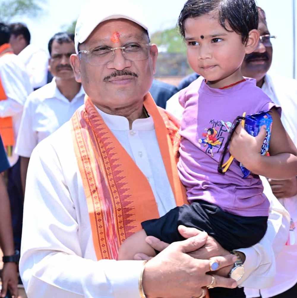 सीएम का स्नेहिल अंदाज: बच्चों के साथ खेलकर बढ़ाया उत्साह
