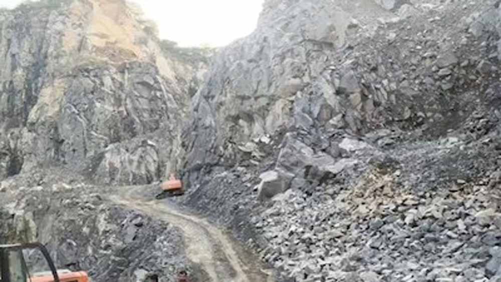 खदान हादसा: नीमकाथाना में भूस्खलन से हड़कंप, NDRF की टीम बचाव कार्य में जुटी
