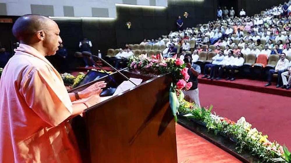 शिक्षा में डिजिटल क्रांति, योगी सरकार शिक्षकों को बना रही टेक-फ्रेंडली