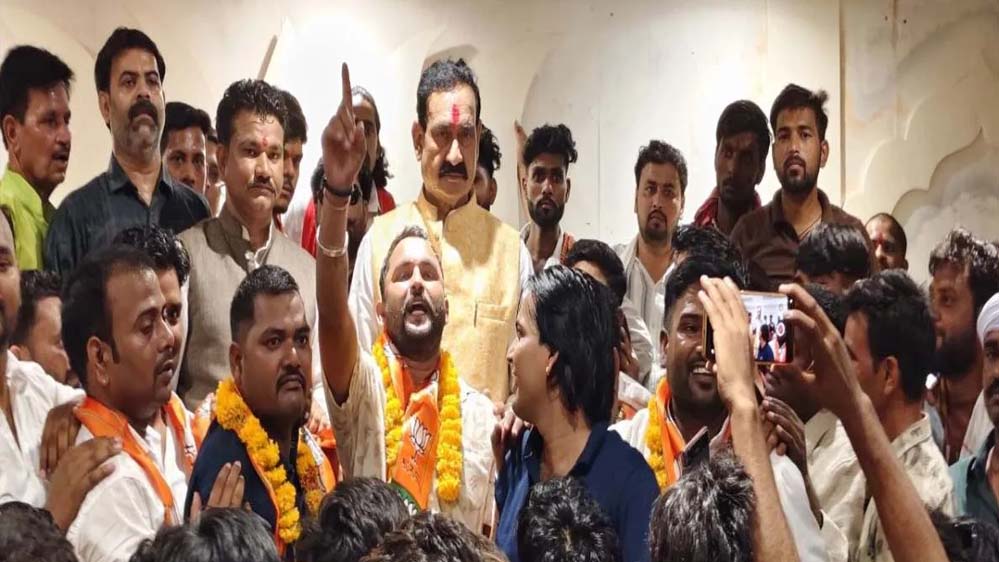 दतिया उपचुनाव से पहले BJP की ताकत बढ़ी, कांग्रेस के 500 से ज्यादा कार्यकर्ता शामिल