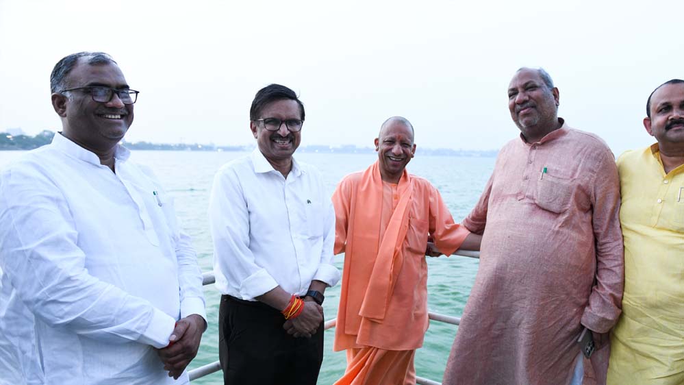 सीएम योगी ने रामगढ़ताल में की क्रूज की सवारी