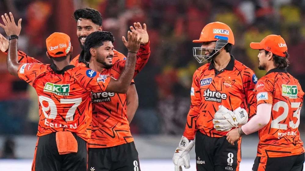 हैदराबाद ने RCB को हराकर बढ़ाई प्लेऑफ की टेंशन, लेकिन बेंगलुरु रही टॉप पर; SRH स्टार ने बनाया नया IPL रिकॉर्ड
