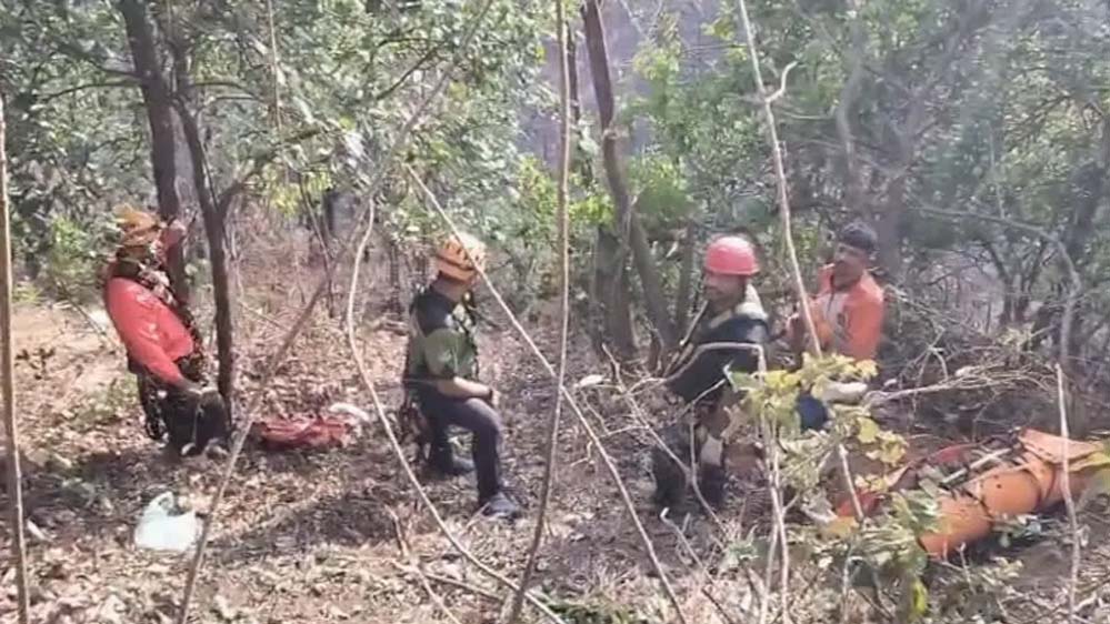 महाराष्ट्र में भीषण सड़क हादसा, 800 फीट नीचे गिरी कार; 8 युवकों की मौके पर मौत