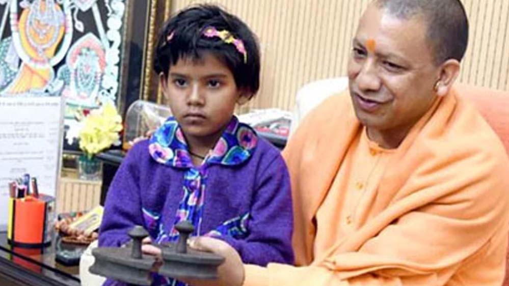 मुख्यमंत्री योगी आदित्यनाथ के मार्गदर्शन में महिला कल्याण विभाग बना सहारा, आधार कार्ड से मिला घर का पता
