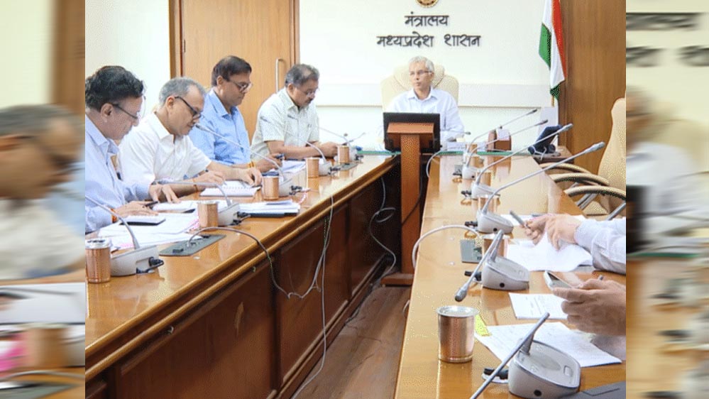 मध्य प्रदेश में जनसुनवाई पर सवाल, CS अनुराग जैन ने अधिकारियों को लगाई फटकार
