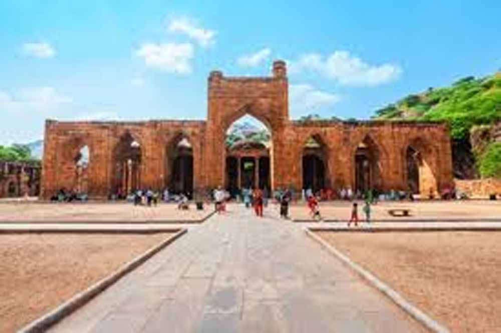 भोजशाला फैसले के बाद बढ़ी हलचल, अजमेर में अढ़ाई दिन का झोंपड़ा चर्चा में