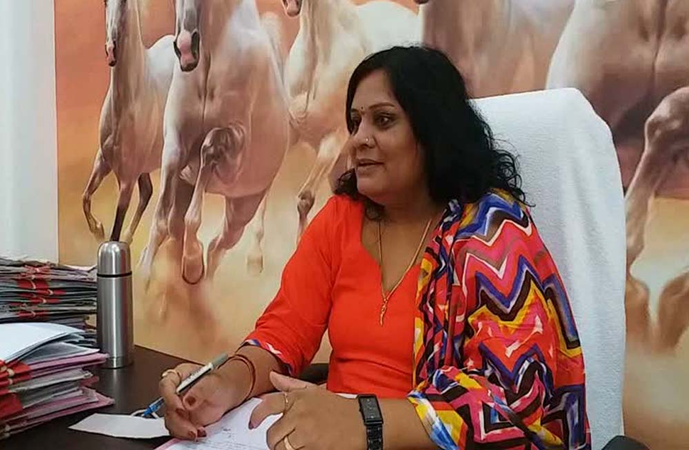मध्य प्रदेश की अफसर लक्ष्मी गामड़ की विवादित पोस्ट पर प्रशासन में खलबली, ‘थप्पड़ मारने वाला असिस्टेंट’ की अपील