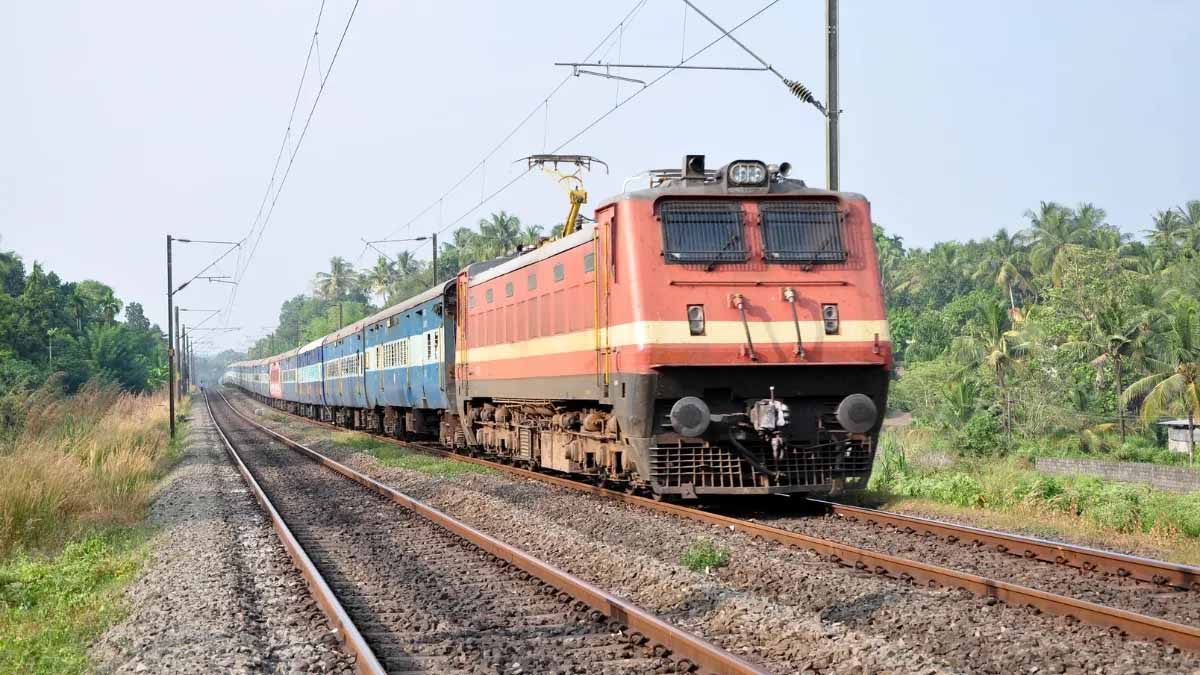 गर्मी में भीड़ को देखते हुए झंझारपुर-सूरत स्पेशल ट्रेन सेवा शुरू