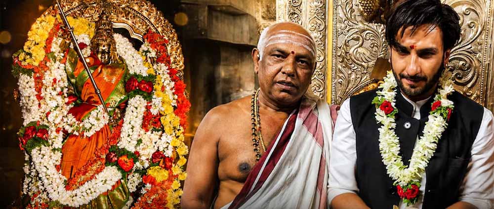 रणवीर सिंह ने मैसूर के चामुंडेश्वरी मंदिर में किए दर्शन, पूजा के बाद चर्चा में आए