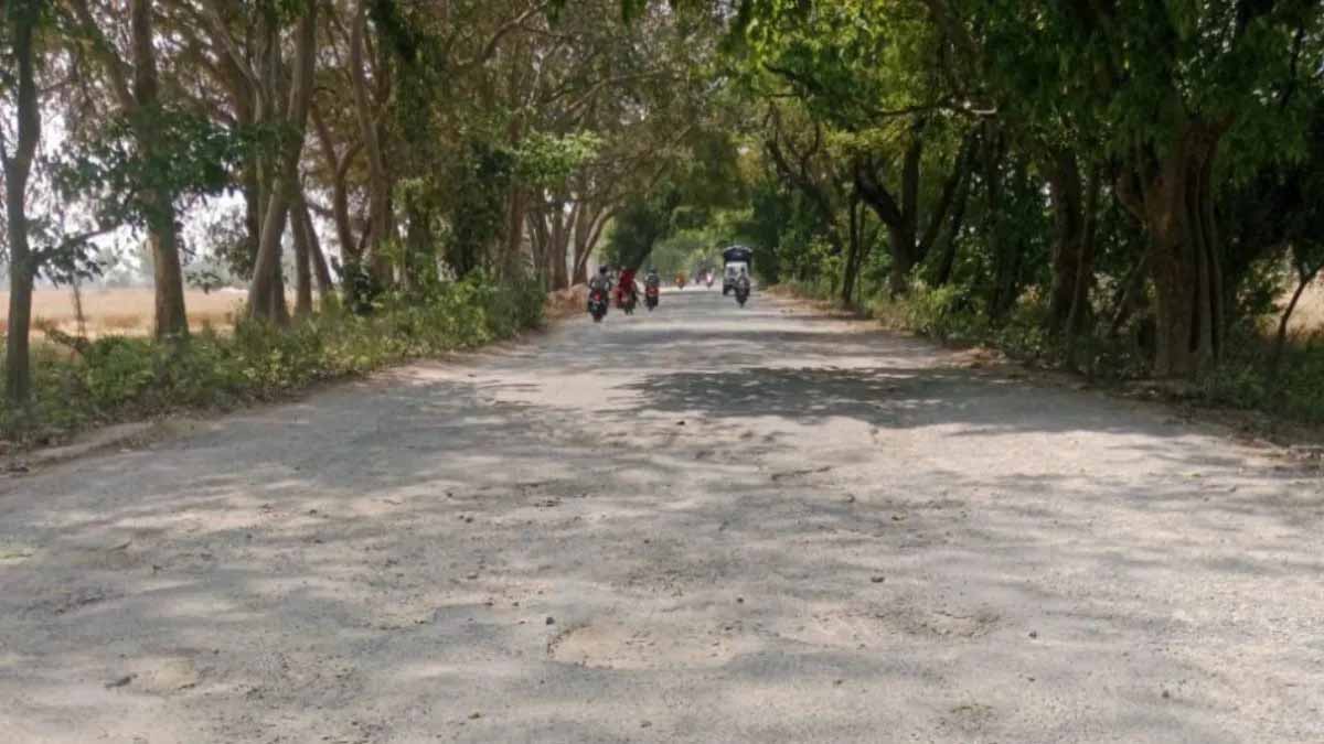 देवरिया दौरे में योगी आदित्यनाथ ने विकास कार्यों की बौछार, करोड़ों की परियोजनाओं का लोकार्पण व शिलान्यास